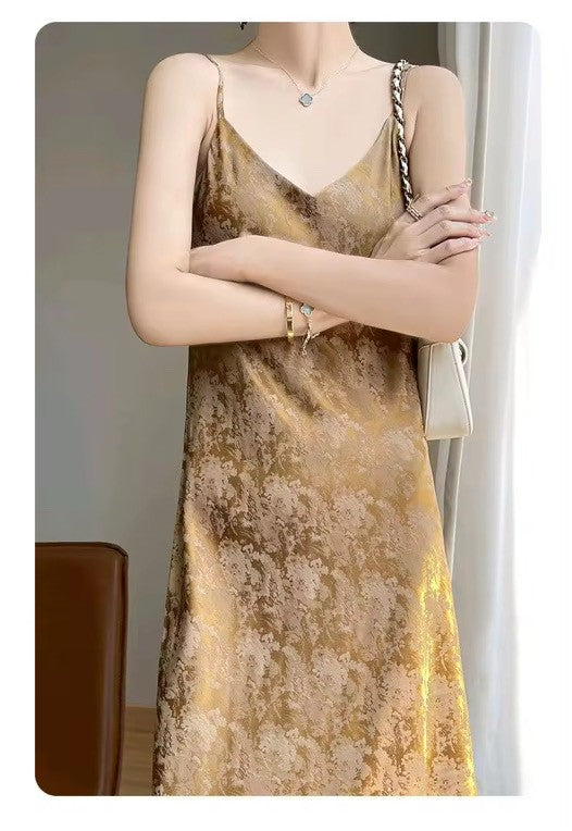Champagnefarget kjole i rayon/sateng